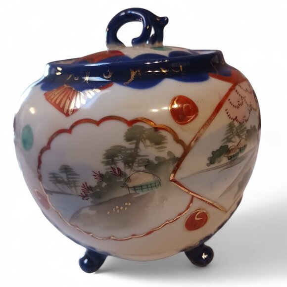 Vintage Japanese Kutani Lidded Jar – Hand Painted, Gilded, 3-Footed c.1920s–40s - Picture 6 of 16